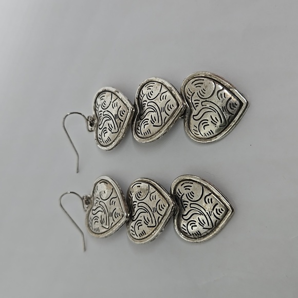 Vintage silver tone triple hearts drop earrings - Picture 17 of 17